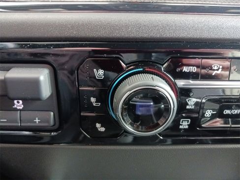 Used 2025 Chevrolet Silverado 1500 ZR2 w/ Technology Package image 26