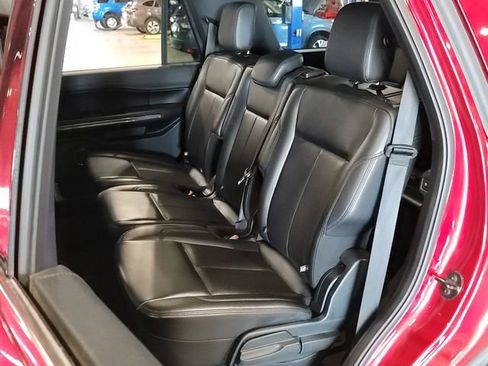 Used 2019 Ford Expedition XLT w/ Equipment Group 202A AWD/4WD image 7