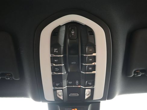 Certified 2023 Porsche Macan S AWD/4WD image 25