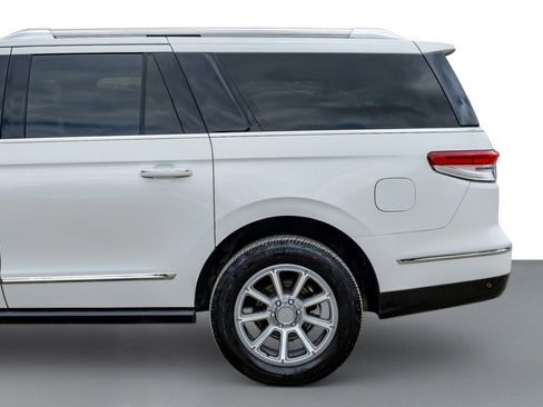 Used 2022 Lincoln Navigator L Reserve AWD/4WD image 11