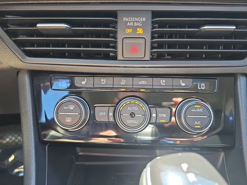 Used 2023 Volkswagen Jetta SEL FWD image 22