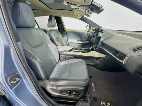 Used 2023 Lexus RZ 450e Premium w/ Technology Package image 33