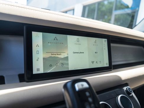 Used 2023 Land Rover Defender 110 S image 43