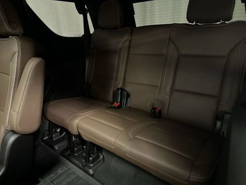 Used 2024 Chevrolet Tahoe High Country AWD/4WD image 16