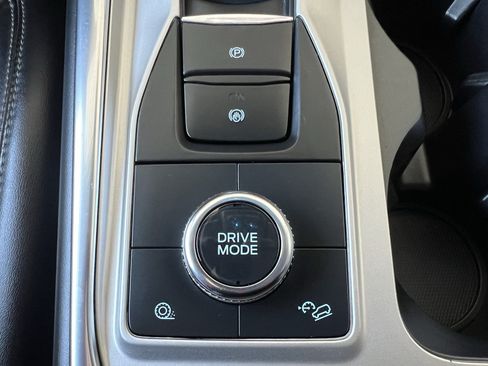 Used 2023 Ford Explorer XLT w/ Equipment Group 202A AWD/4WD image 31