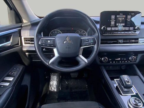 Used 2024 Mitsubishi Outlander SE AWD/4WD image 6