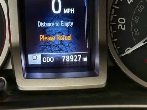 Used 2022 Toyota Tacoma SR5 w/ Technology Package image 8