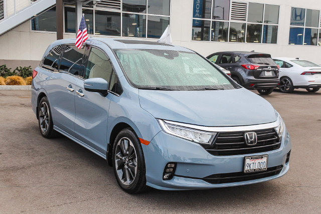 Used 2024 Honda Odyssey Elite image 3