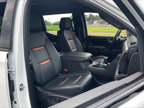 Used 2024 GMC Sierra 1500 AT4 w/ Technology Package image 8