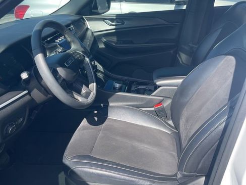 Used 2023 Jeep Grand Cherokee Altitude AWD/4WD image 16