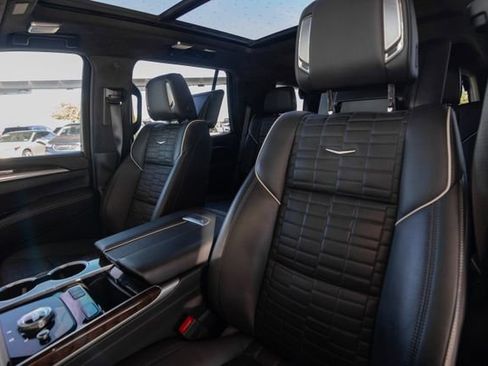 Used 2025 Cadillac Escalade Premium Luxury Platinum image 9