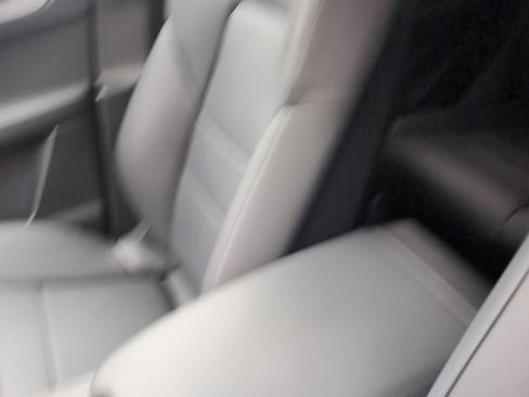 Certified 2025 Porsche Cayenne AWD/4WD image 4