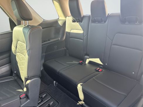 Certified 2025 Nissan Pathfinder Platinum w/ Cargo Package FWD image 37