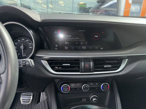 Used 2022 Alfa Romeo Stelvio Ti image 6