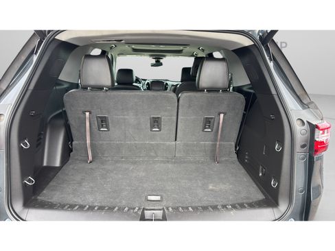 Used 2018 Chevrolet Traverse Premier w/ Driver Confidence II Package FWD image 18
