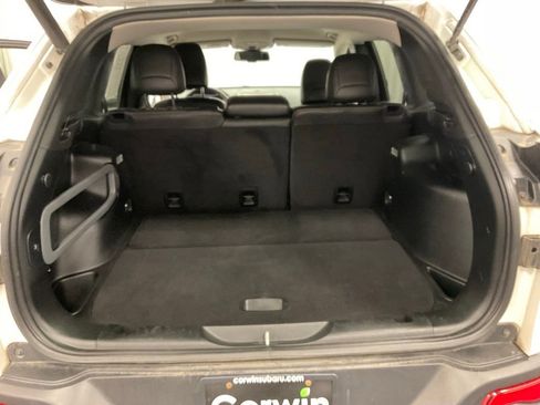 Used 2018 Jeep Cherokee Limited AWD/4WD image 9