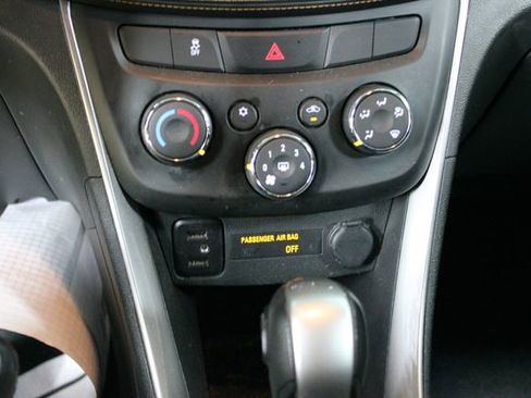 Used 2018 Chevrolet Trax LT w/ LT Convenience Package AWD/4WD image 19