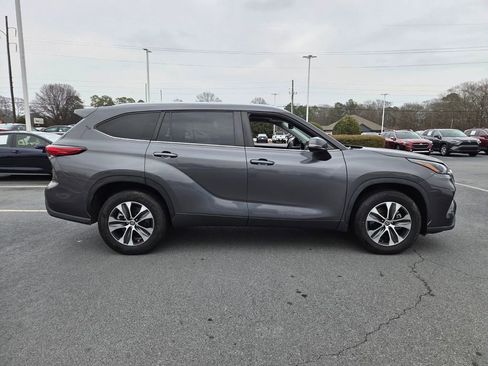 Certified 2023 Toyota Highlander XLE image 14