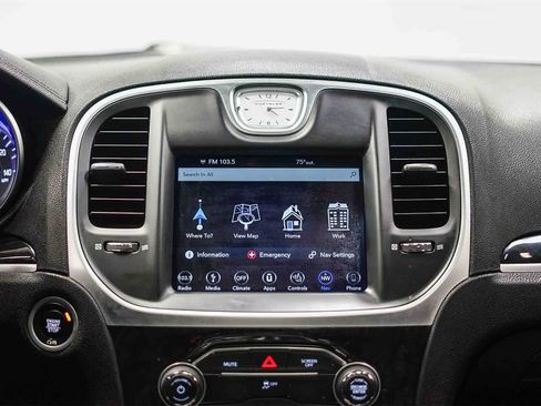 Used 2019 Chrysler 300 Limited image 15