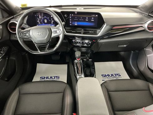 Used 2024 Chevrolet Trax RS w/ Sunroof Package FWD image 14