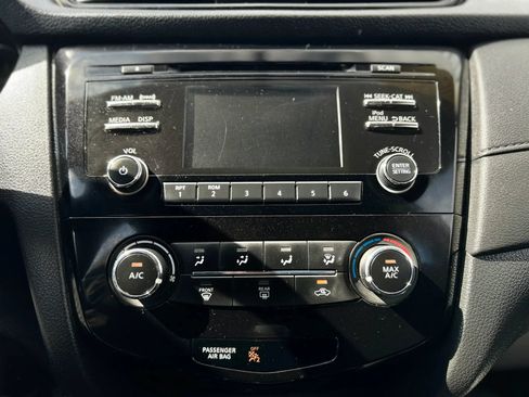 Used 2017 Nissan Rogue S AWD/4WD image 31