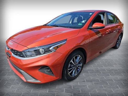 Used 2023 Kia Forte LXS w/ LXS Technology Package FWD image 3