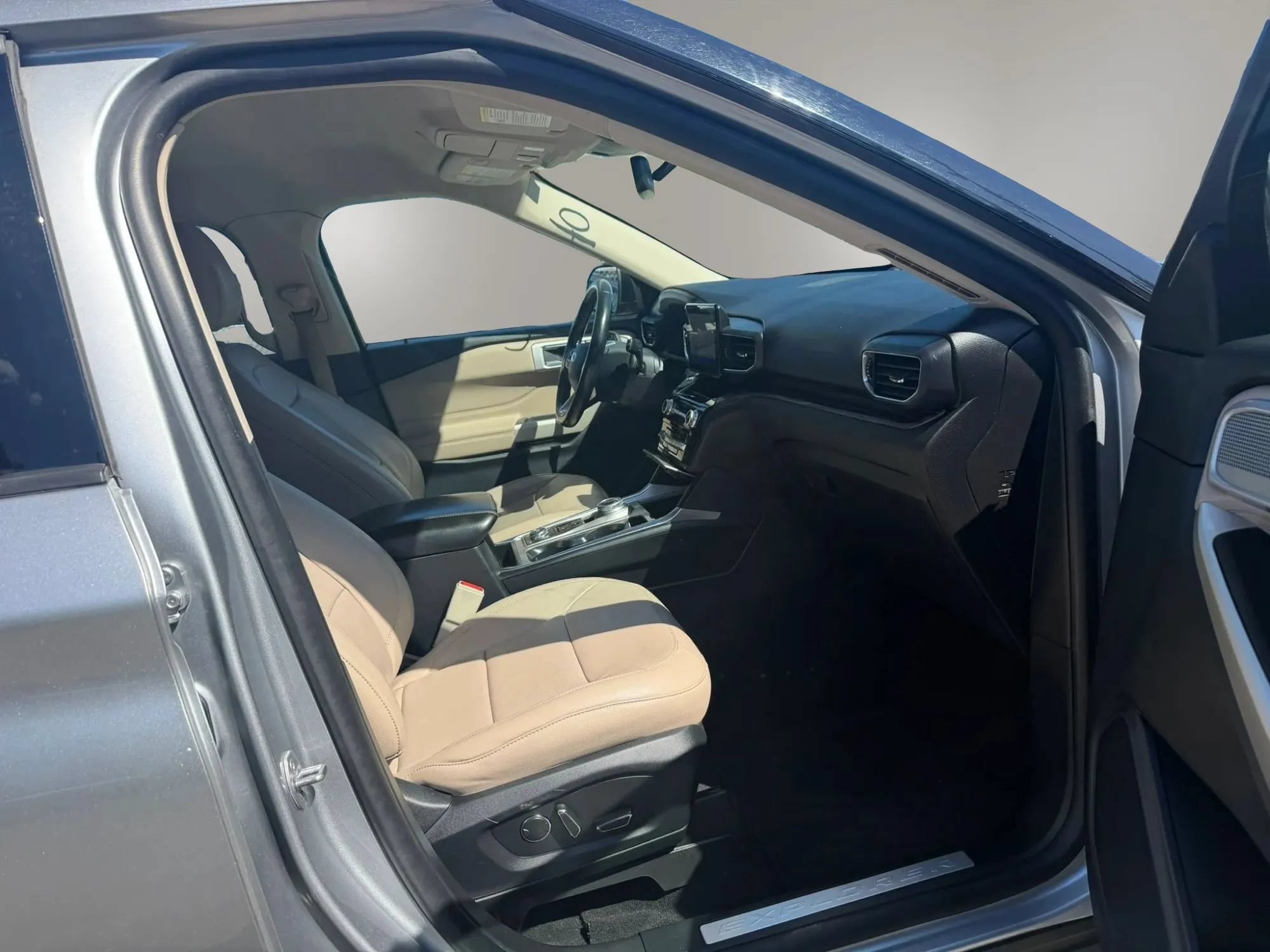 Used 2021 Ford Explorer Limited AWD/4WD image 25