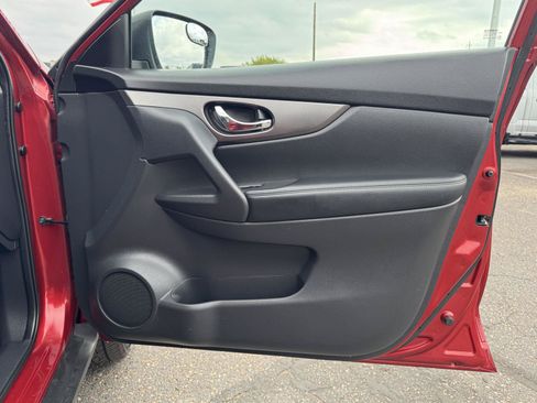 Used 2016 Nissan Rogue S FWD image 22
