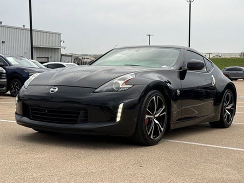 Used 2020 Nissan 370Z Touring Sport image 4
