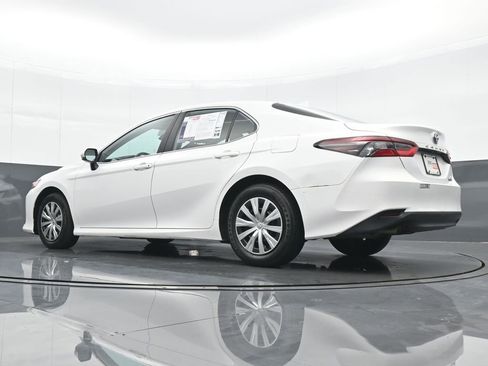 Used 2022 Toyota Camry LE image 11