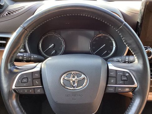 Used 2021 Toyota Highlander Platinum AWD/4WD image 38