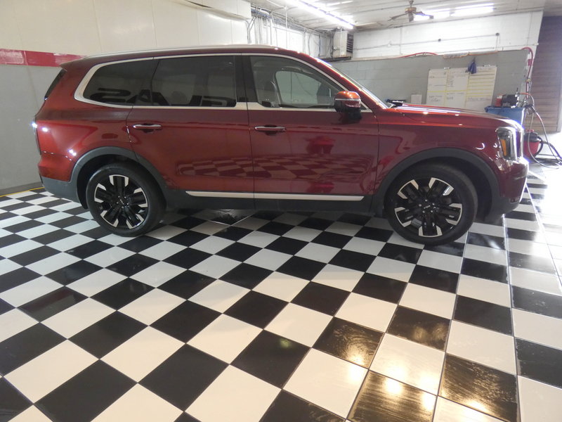 Used 2023 Kia Telluride AWD image 4