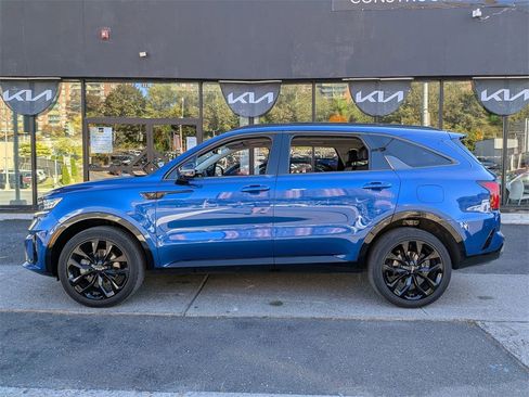 Certified 2023 Kia Sorento SX image 11