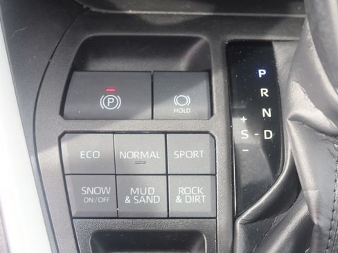 Used 2023 Toyota RAV4 LE AWD/4WD image 8