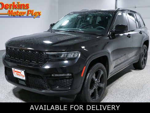 Used 2023 Jeep Grand Cherokee Limited w/ Black Appearance Package AWD/4WD image 1