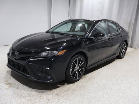 Used 2024 Toyota Camry SE image 5