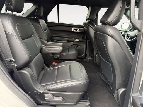 Used 2020 Ford Explorer XLT w/ Equipment Group 202A AWD/4WD image 23