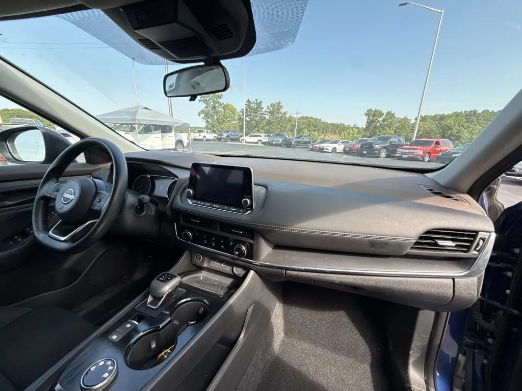 Used 2023 Nissan Rogue S AWD/4WD image 13