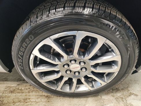 Used 2020 GMC Acadia Denali w/ Trailering Package image 4