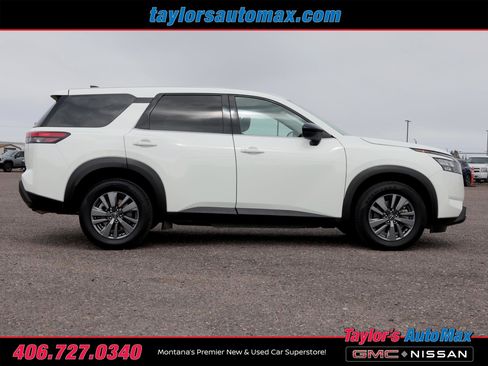Used 2024 Nissan Pathfinder S image 3