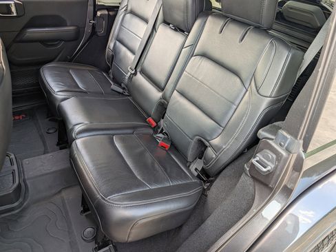 Used 2018 Jeep Wrangler Unlimited Sahara AWD/4WD image 17