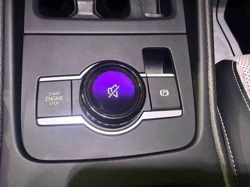 Certified 2025 Volkswagen Tiguan SE image 33