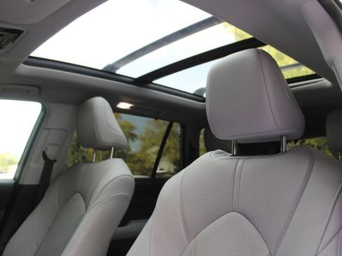 Used 2025 Toyota Grand Highlander FWD image 21