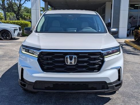 Used 2023 Honda Pilot LX image 2