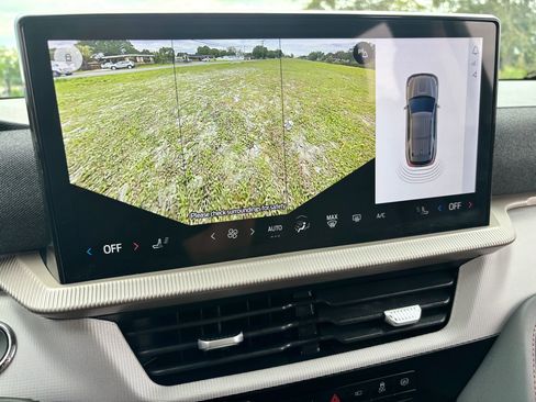 Used 2025 Ford Explorer Active image 18