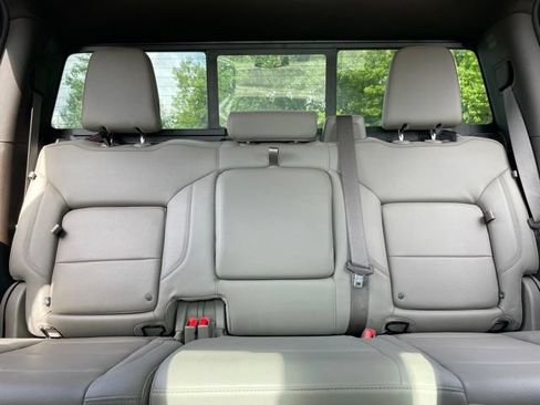 Used 2022 GMC Sierra 1500 SLT w/ SLT Convenience Package AWD/4WD image 17