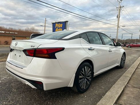 Used 2023 Nissan Altima 2.5 SV w/ SV Premium Package image 6