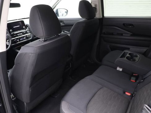 Used 2025 Nissan Pathfinder SV image 10