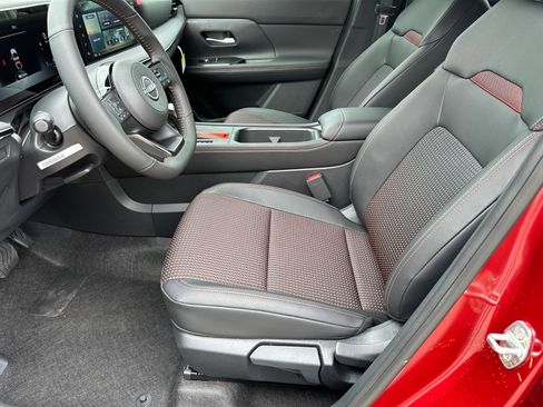 New 2025 Nissan Kicks SR w/ SR Premium Package image 9