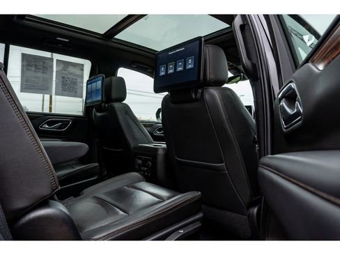 Used 2022 Chevrolet Tahoe High Country w/ Premium Package image 18